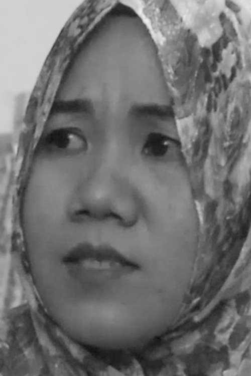 Tri Apriyaningsih as Pengunjung Kafe