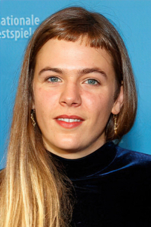 Inês Campos as Young Teresa