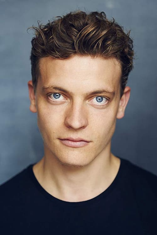 Jack Bandeira as Leonard