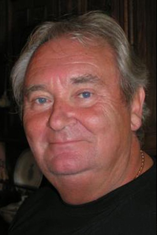 Richard Leblond as Oscar, le gérant de l'auberge