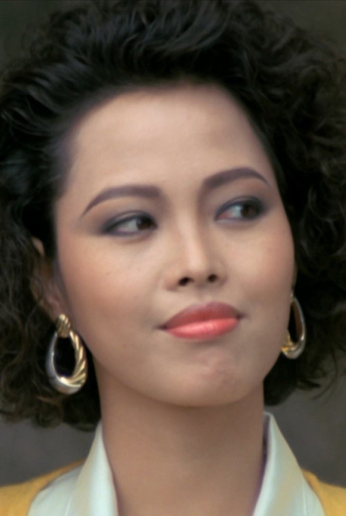 Sally Kwok Ling as Female jogger at harbor