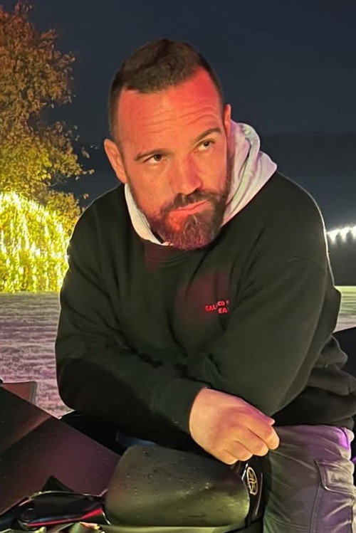 Oscar Franco as Emilio