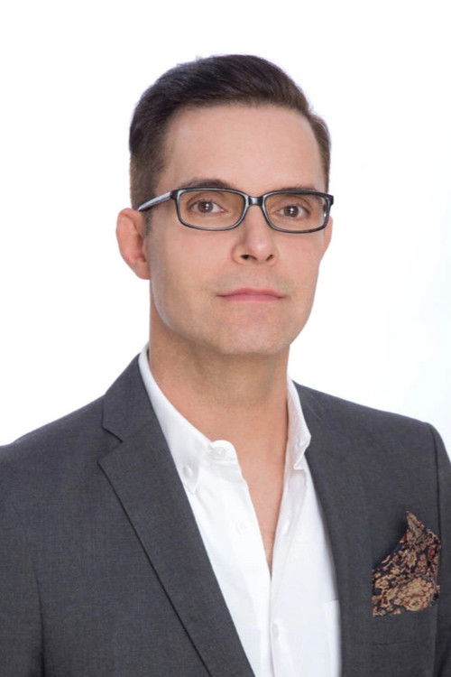 Horacio Villalobos as Pedro