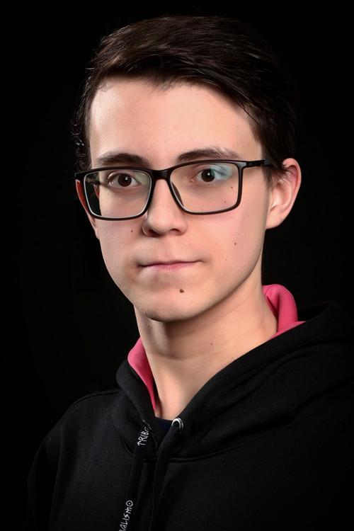 Pedro Linhares as Delivery man