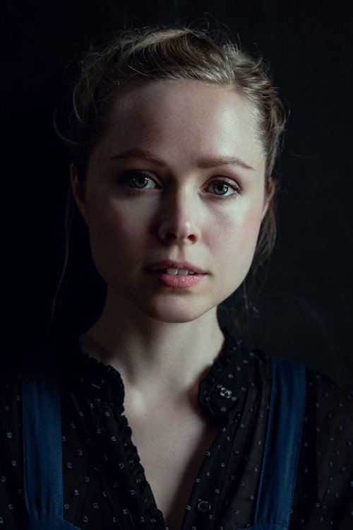 Ingvild Deila as Andreea