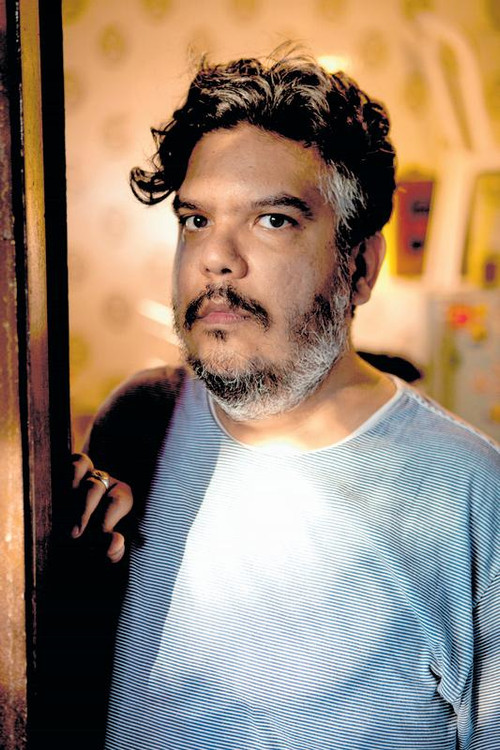 Armando Praça as Police Officer