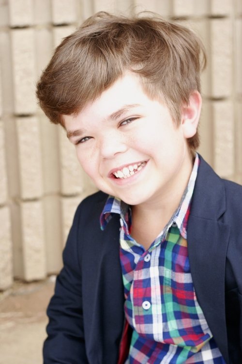 Jonathan  Aidan Cockrell as Market Shopper