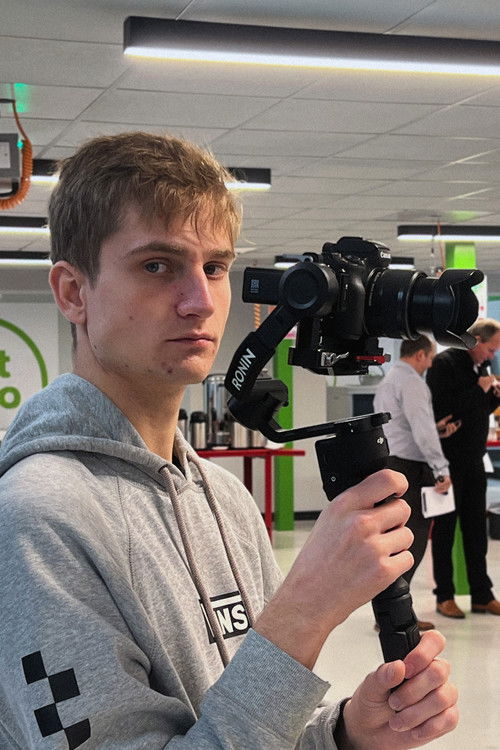 Billy Vickerstaff as Elf 2