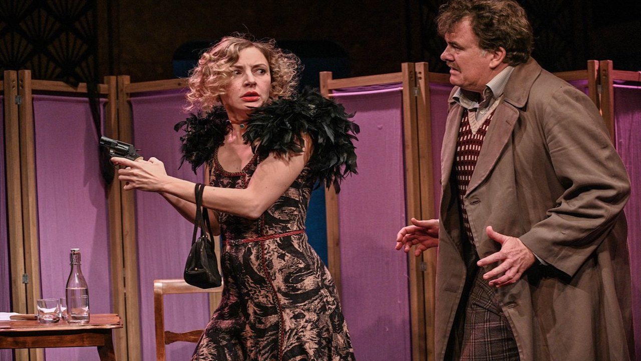 Main basse sur le magot backdrop