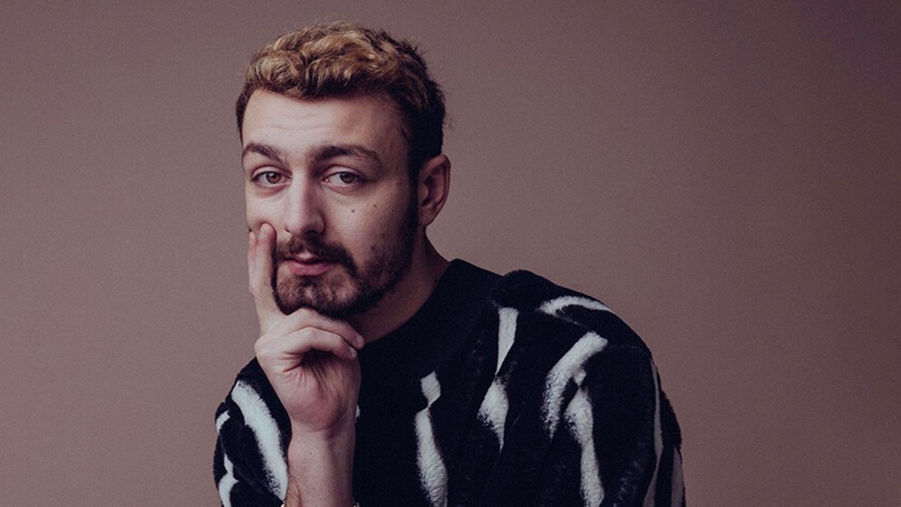 Roman Frayssinet : Alors backdrop