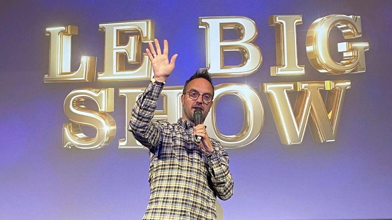 Le Big Show backdrop