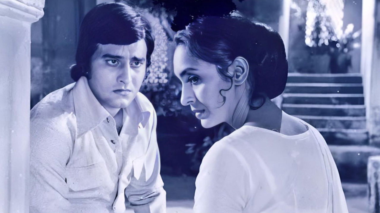 Main Tulsi Tere Aangan Ki backdrop