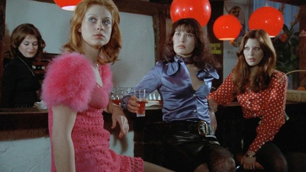 Les Confidences érotiques d'un lit trop accueillant backdrop