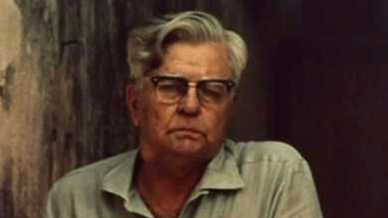 Mauro, Humberto backdrop