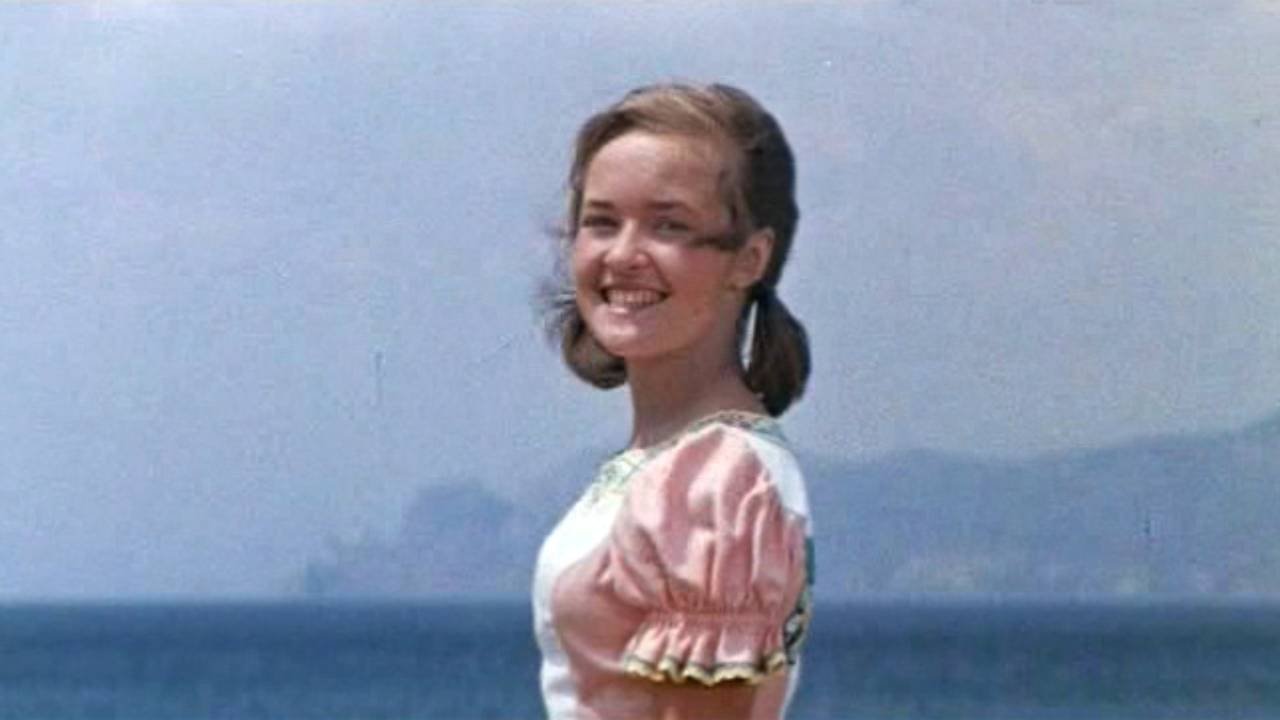 Don't Cry, Girl backdrop