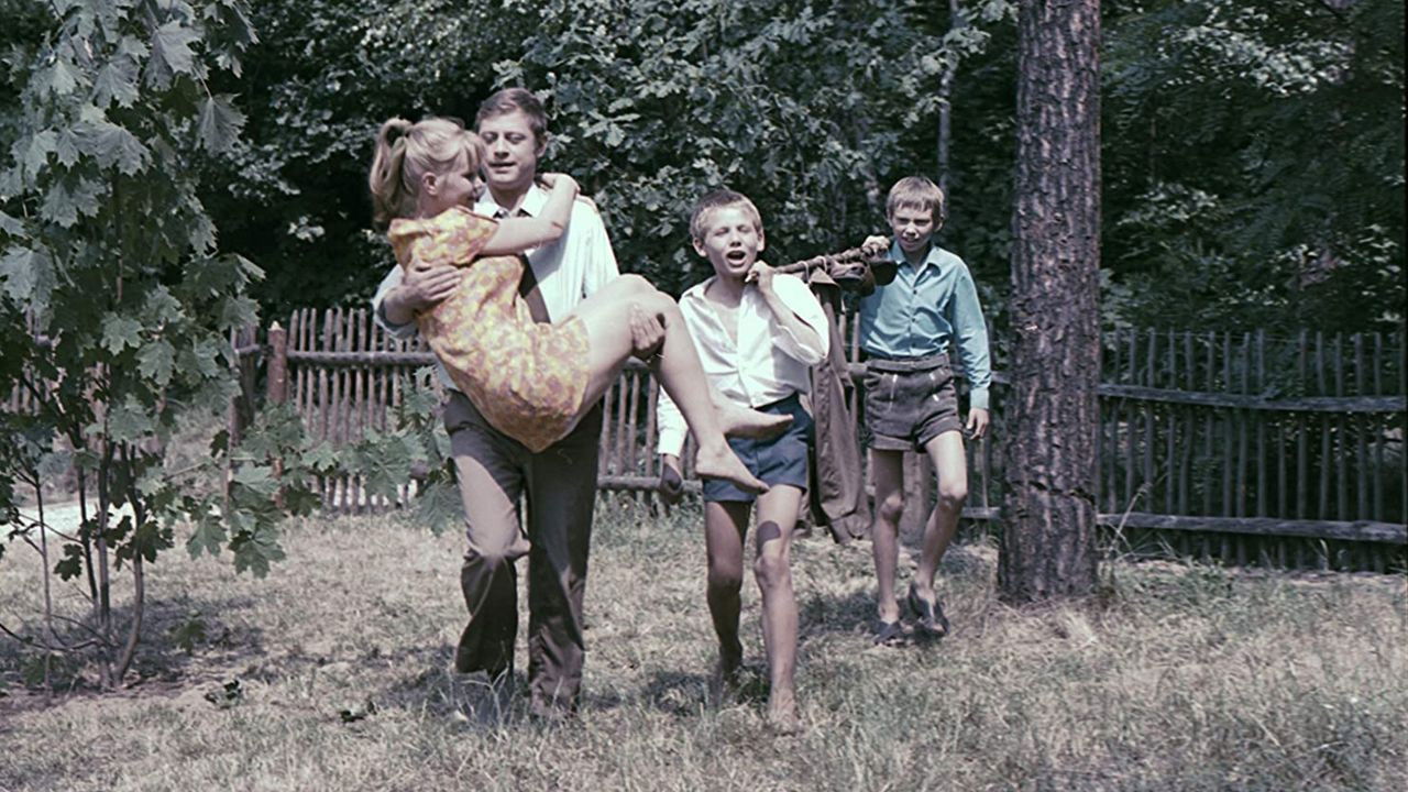 Take Care of Susi! backdrop