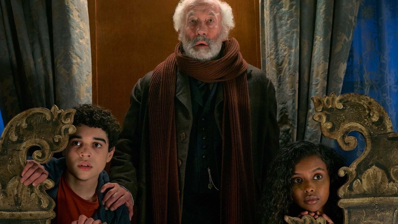 The Amazing Mr. Blunden backdrop