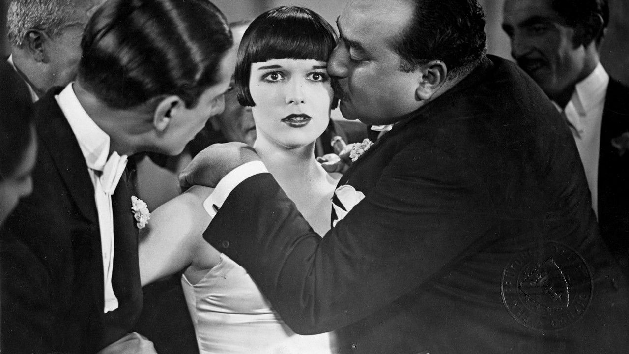 Lulu in Berlin backdrop