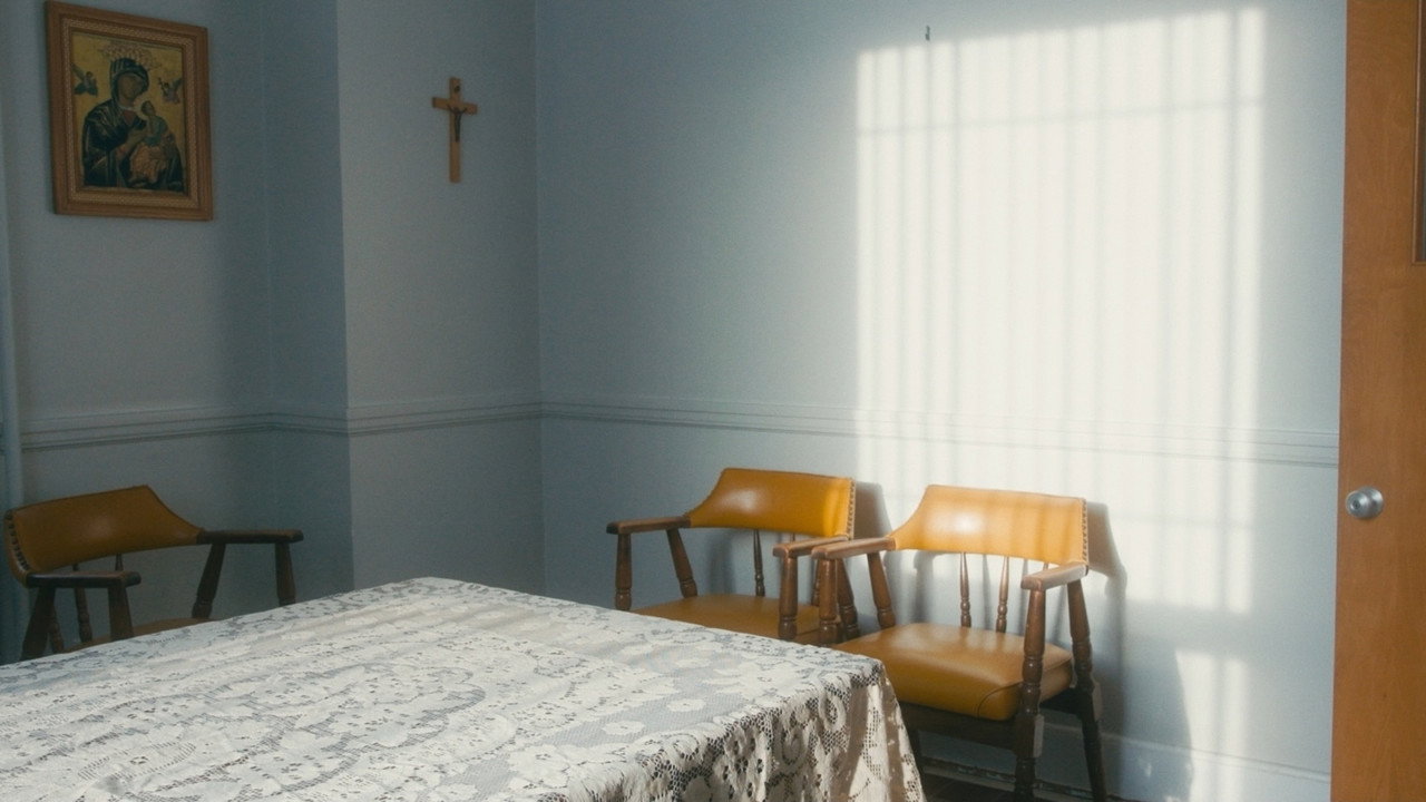 Entre fleuve et montagne backdrop