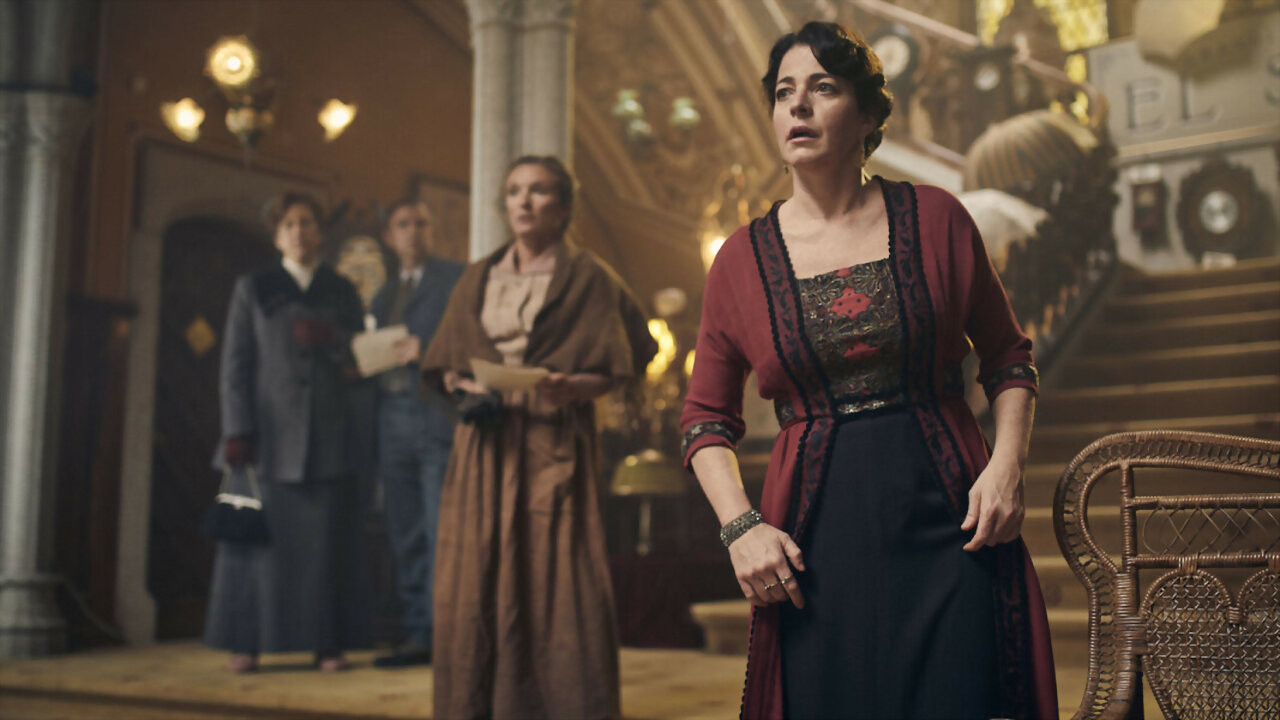 La dona del segle backdrop