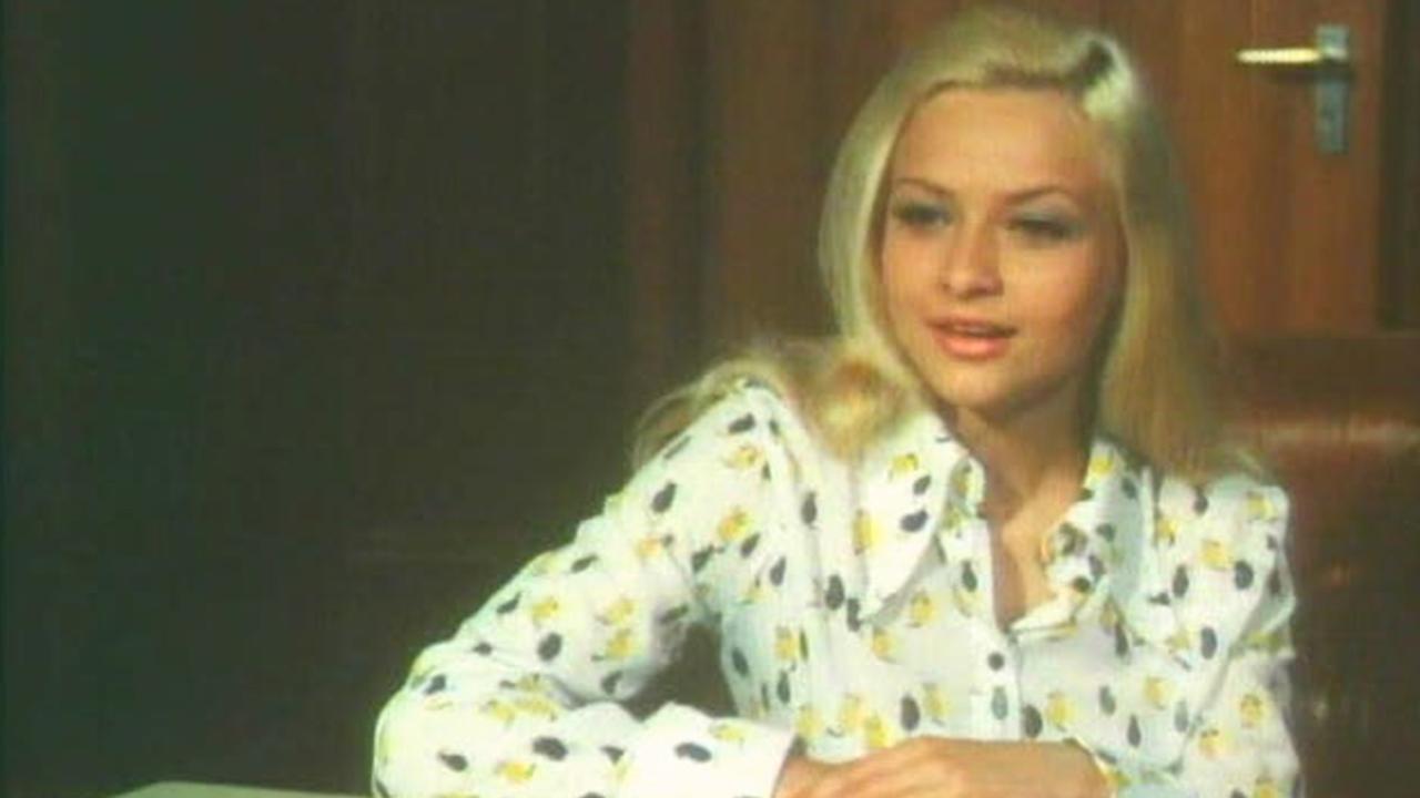 I Like The Girls Who Do backdrop