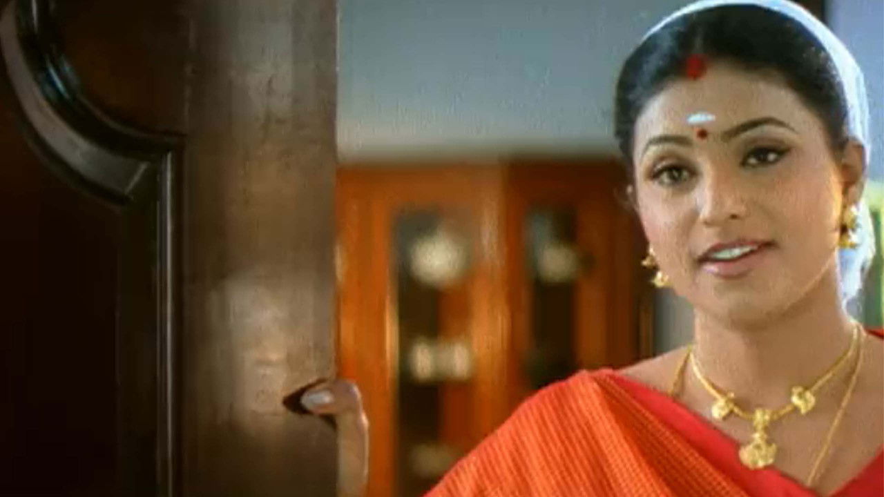 Super Kudumbam backdrop