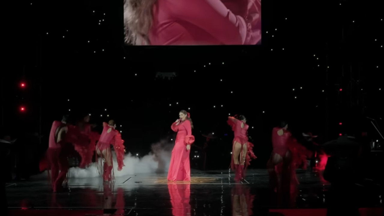 Yuridia: Monumental backdrop