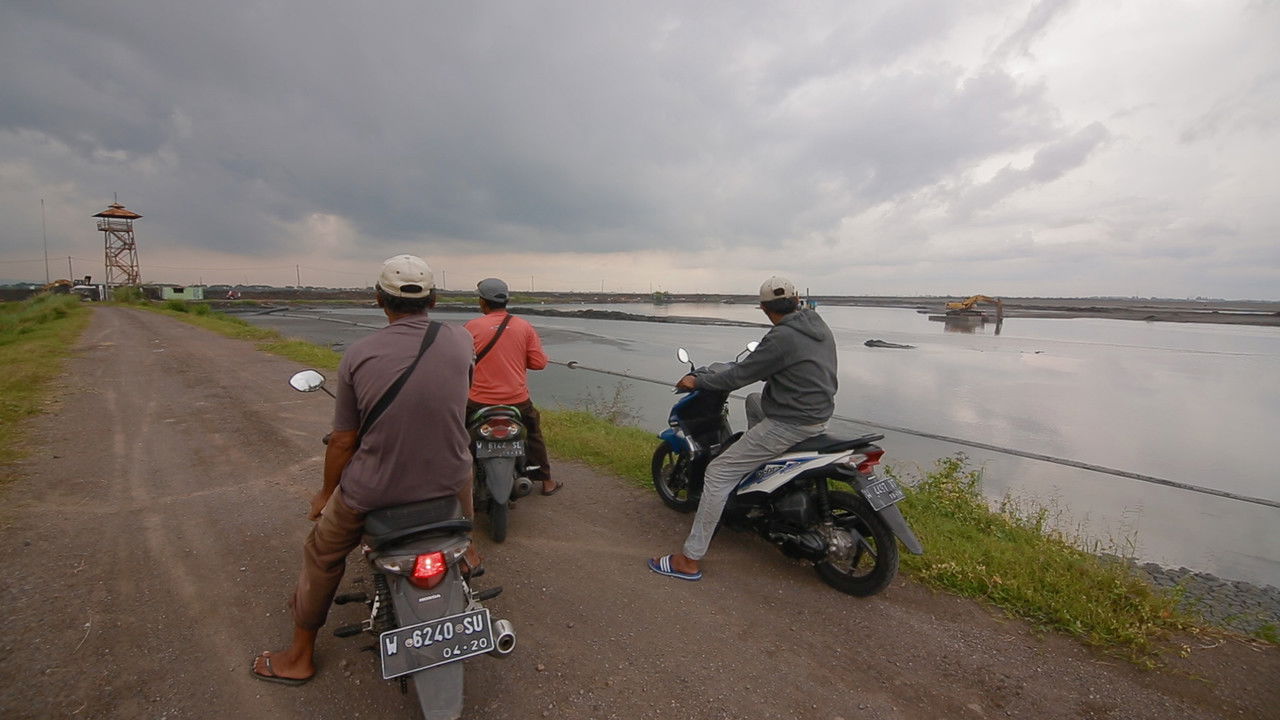 Tour on Mud backdrop