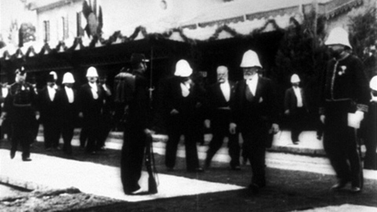 M. le président se rendant au déjeuner à Sidi-Bel-Abbès backdrop