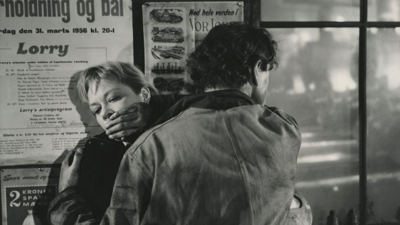 Taxa K-1640 efterlyses backdrop