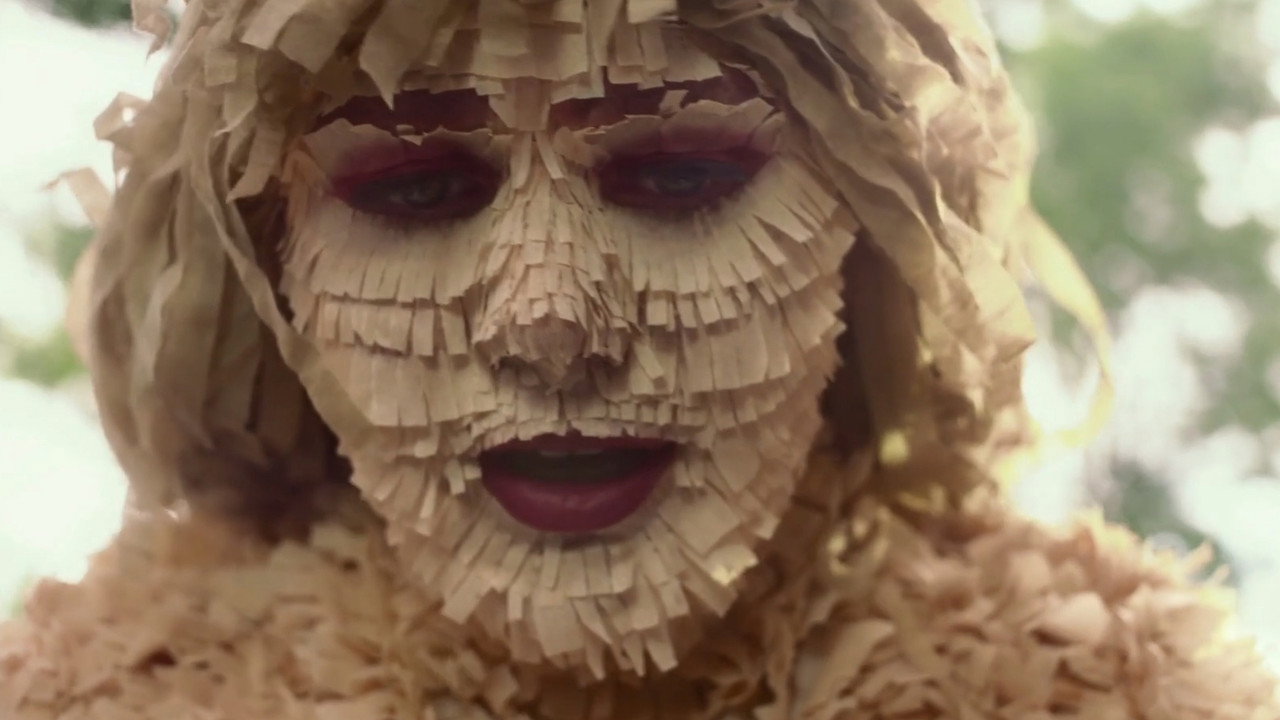 Dulce Dolor backdrop