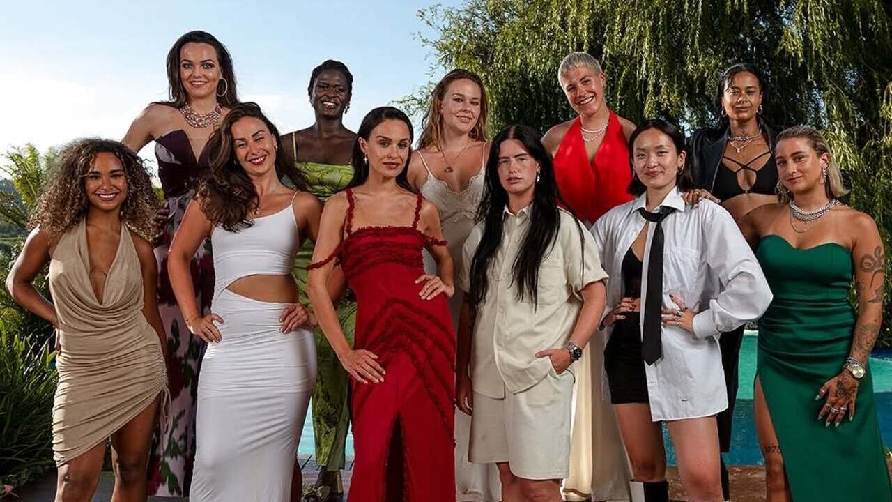 I Kissed A Girl backdrop