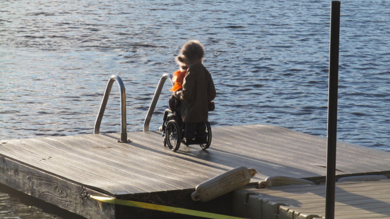 Bernice, Too backdrop