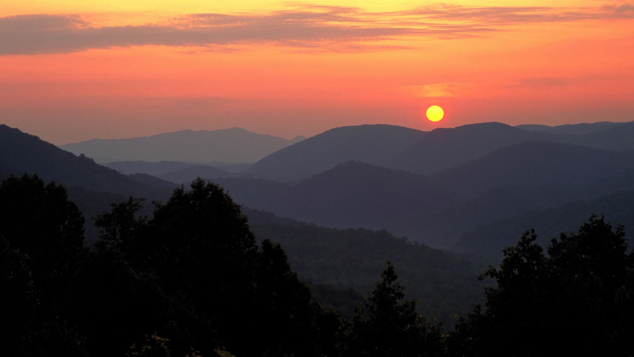 National Parks Exploration Series: Great Smoky Mountains backdrop