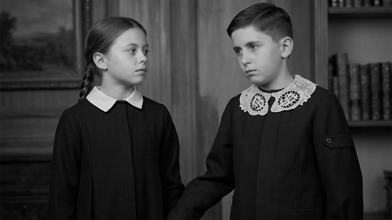 Göçmen Çocuğu backdrop