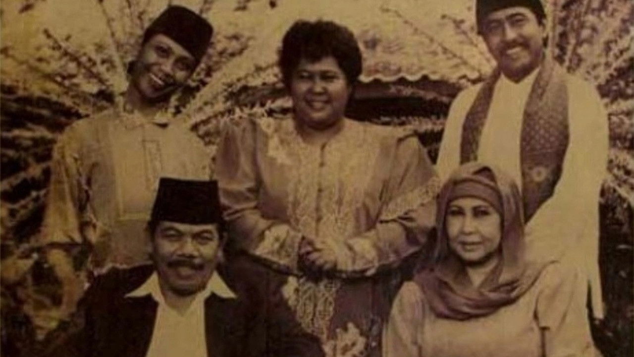 Si Doel Anak Sekolahan backdrop