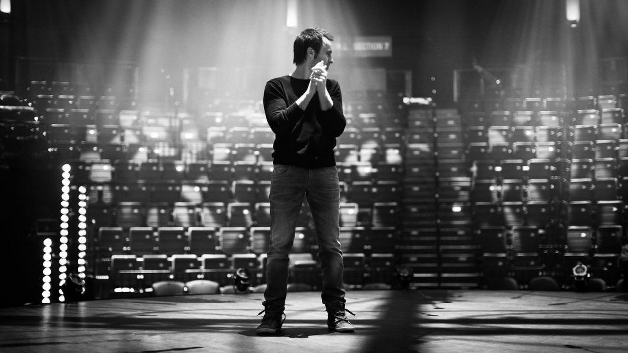 Louis-José Houde : Les heures verticales backdrop