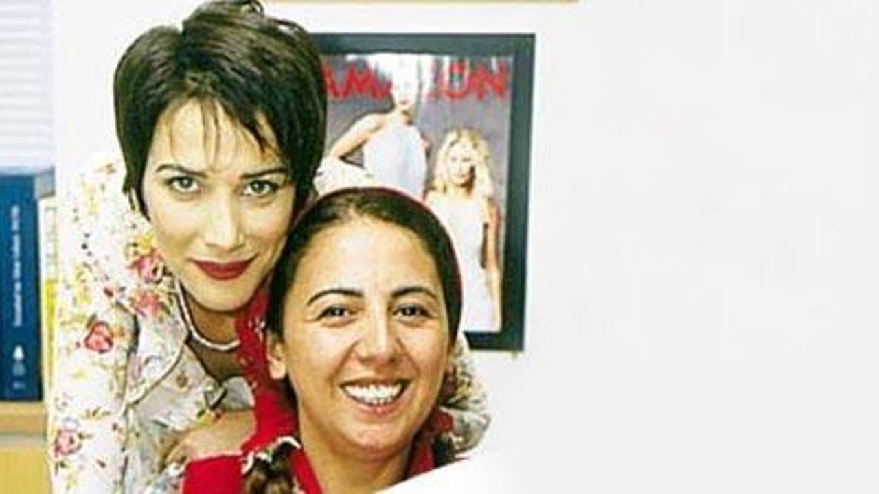 Yarım Elma backdrop