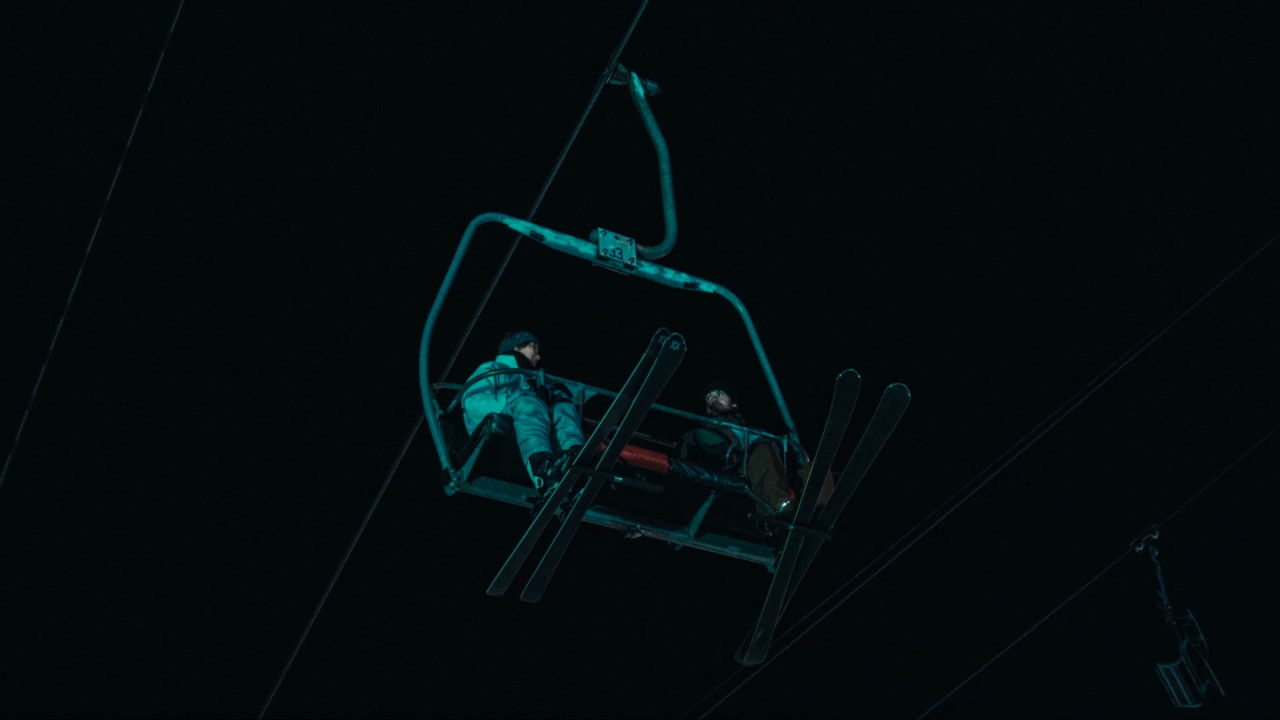 La Dernière Neige backdrop