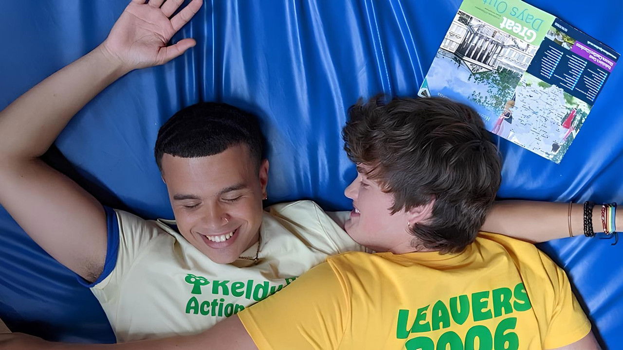 Bonus Track backdrop