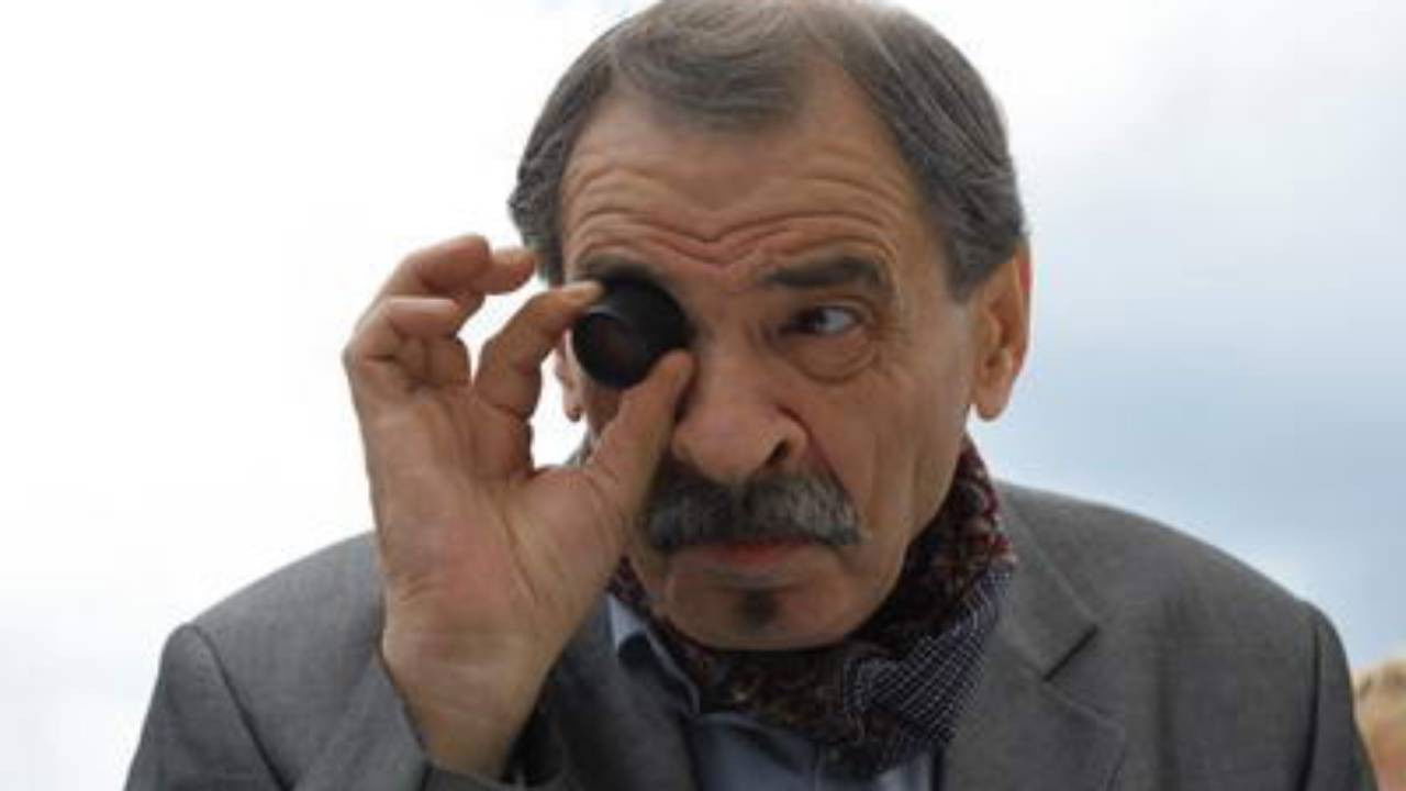 Ring of the Heir to the Dynasty backdrop