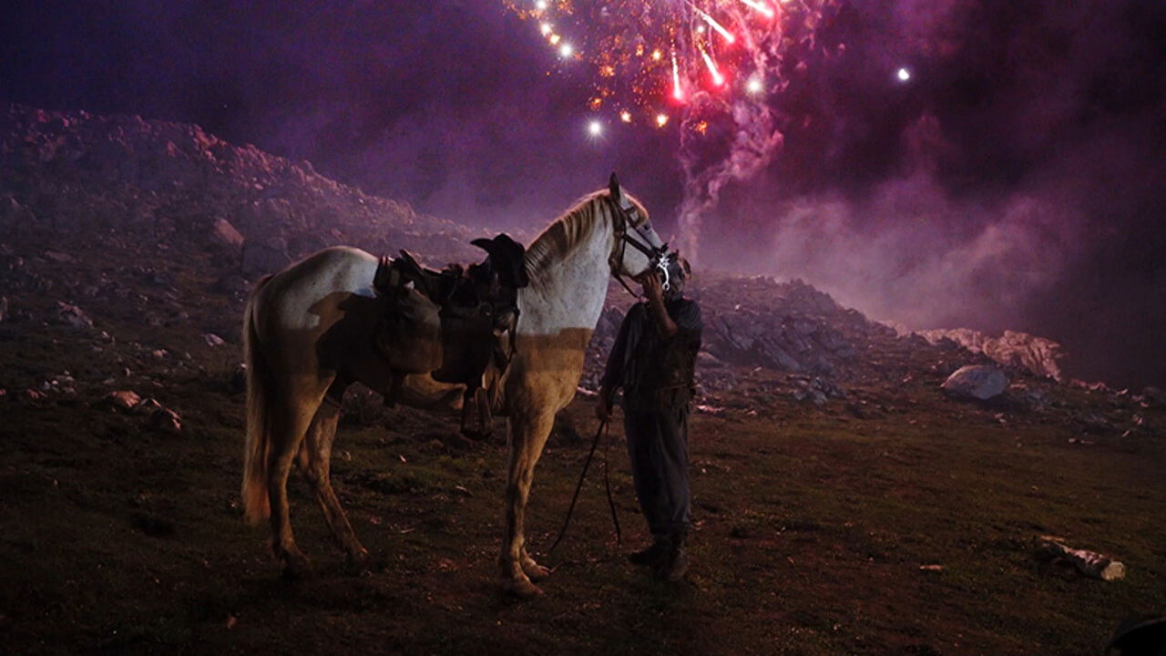 Nessun posto al mondo backdrop