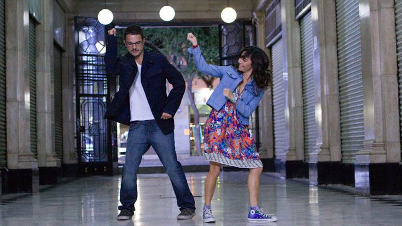 Te Presento a Laura backdrop