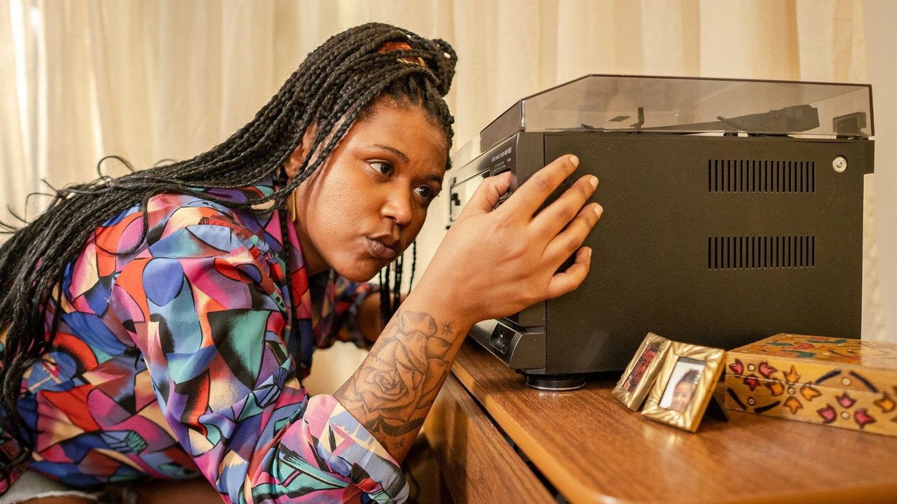 Entre Frequências backdrop