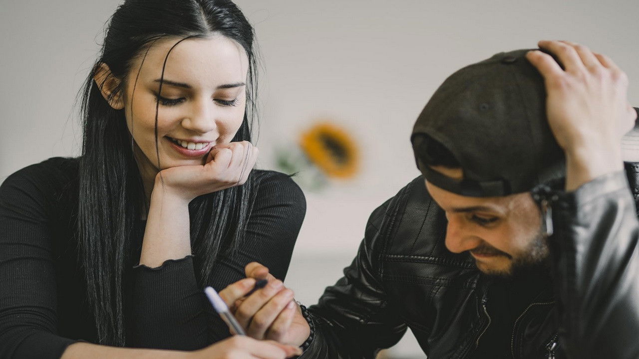 Kísértés az erdő mélyén - "A Megtört Fény" backdrop