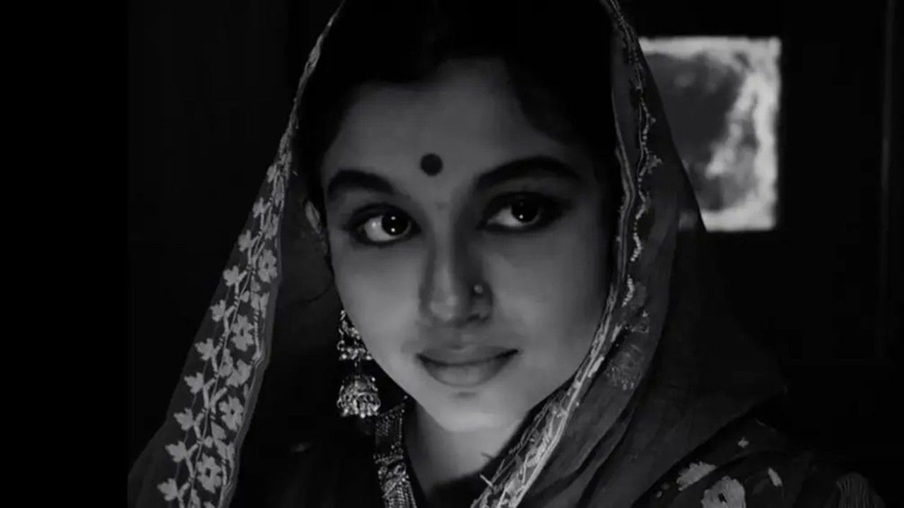 Starring Sharmila Tagore backdrop