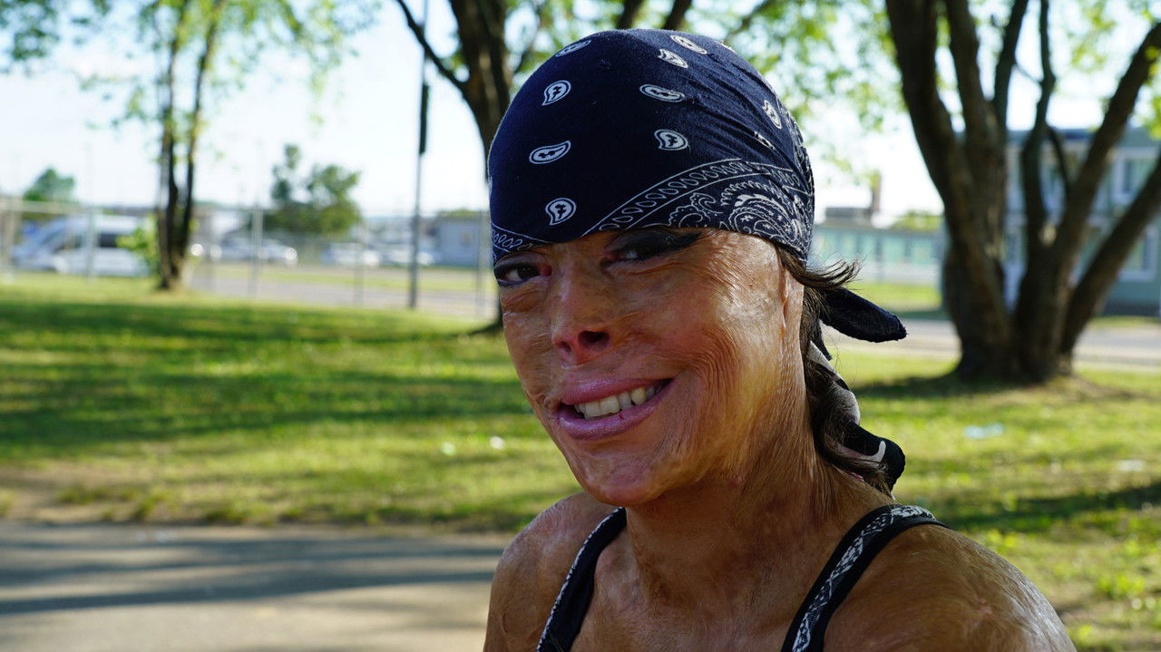 Dévisagés backdrop