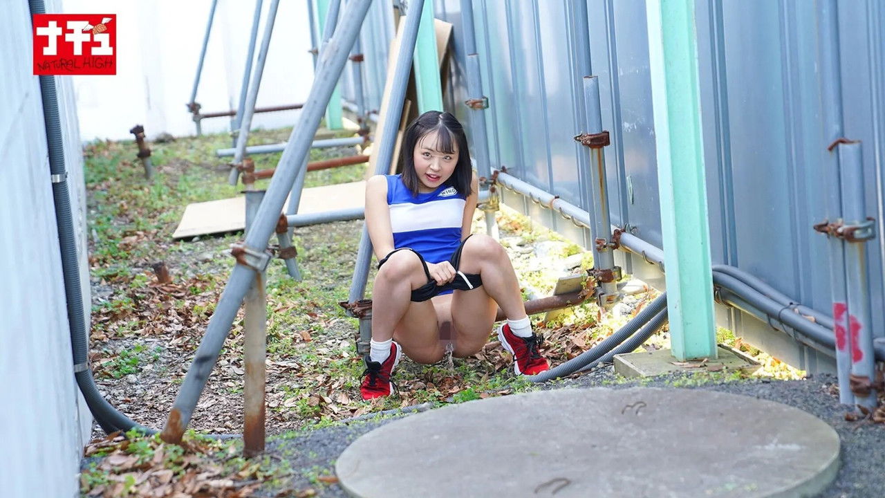 「おしっこ見るの好きなら舐めてみる?」野ションを覗かれた男を捕まえ飲尿クンニさせる運動部女子 backdrop