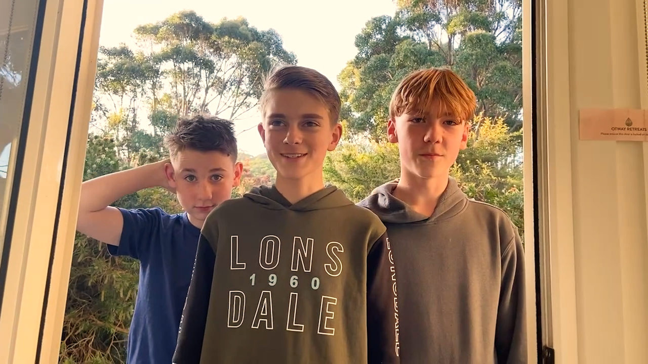 Guy and Guys 4: Undead backdrop