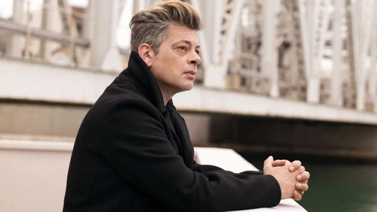 Benjamin Biolay, retour à Sète backdrop